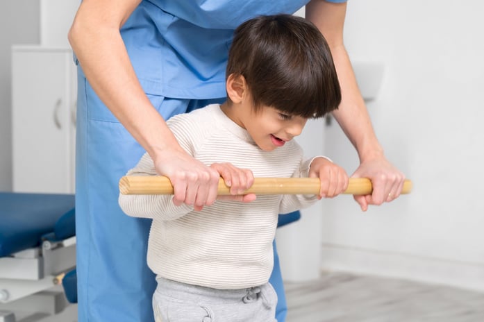 physiotherapist-kid-walking-rehabilitation-center-doctor